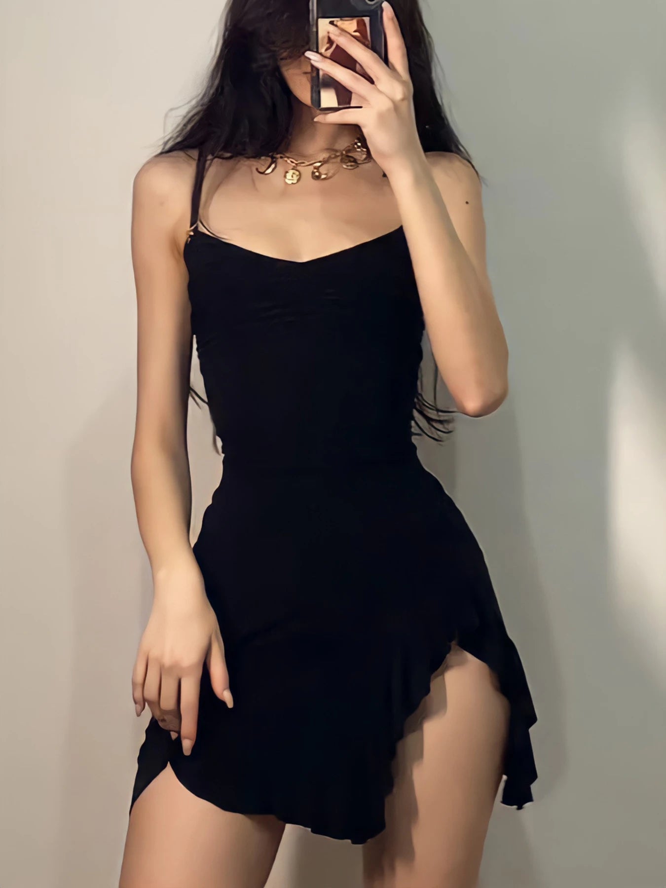 👗 Minišaty pro odvážné dny a ještě odvážnější večery.