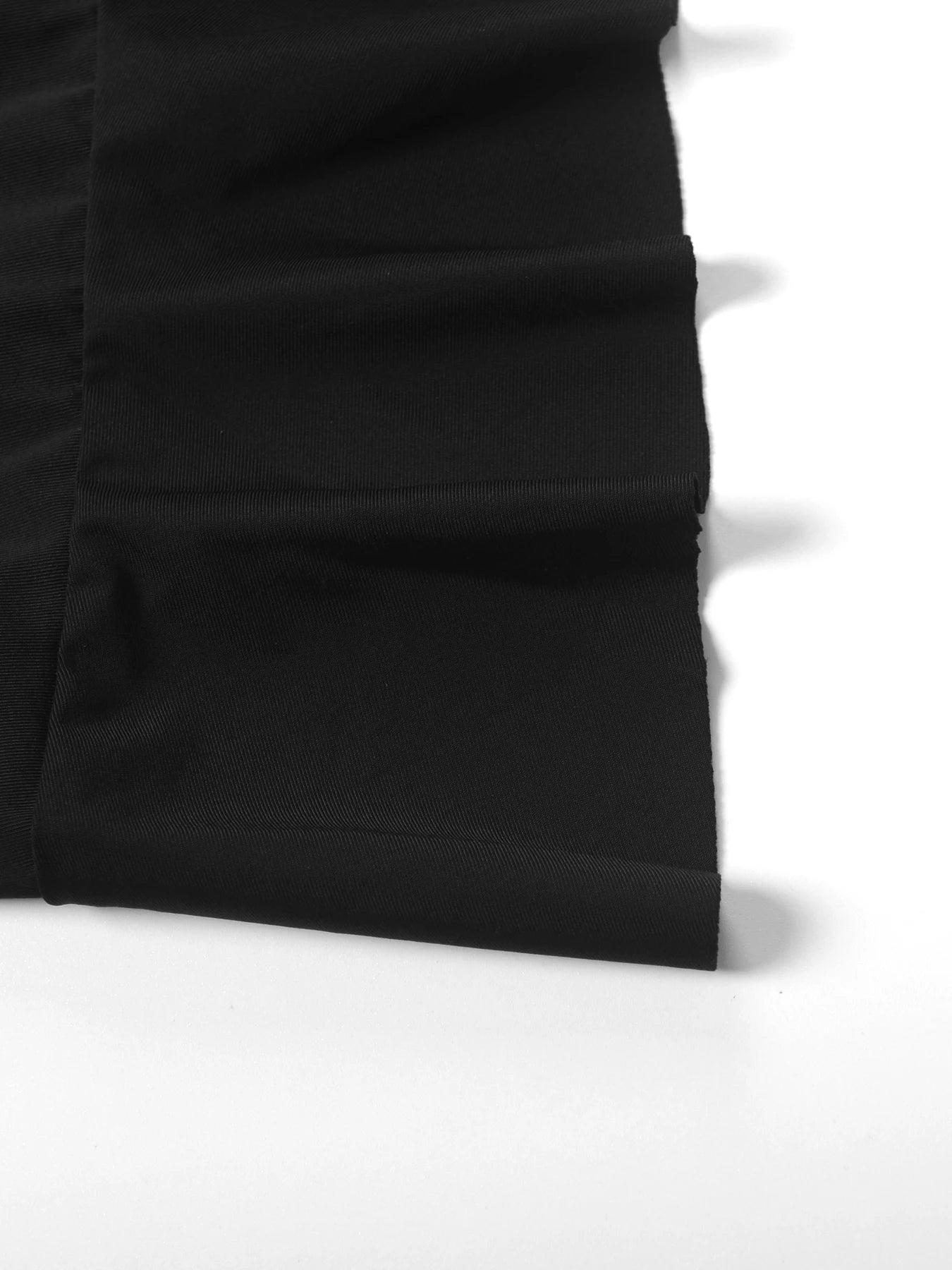 👗 Minišaty pro odvážné dny a ještě odvážnější večery.