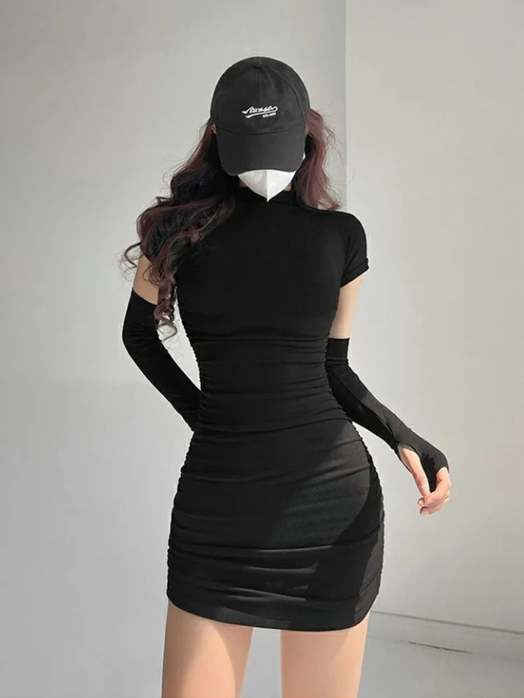 👗 Elegantní černé mini šaty s rukávy