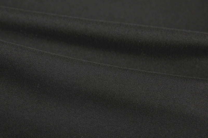 🔥 Extravagantní šaty s výřezy a šněrováním